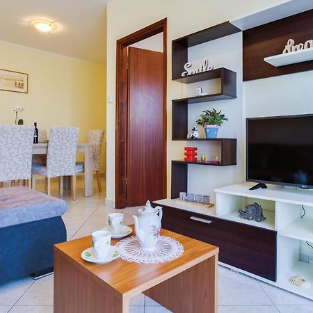 Amazing Apartment In Porec With Kitchen Eksteriør billede