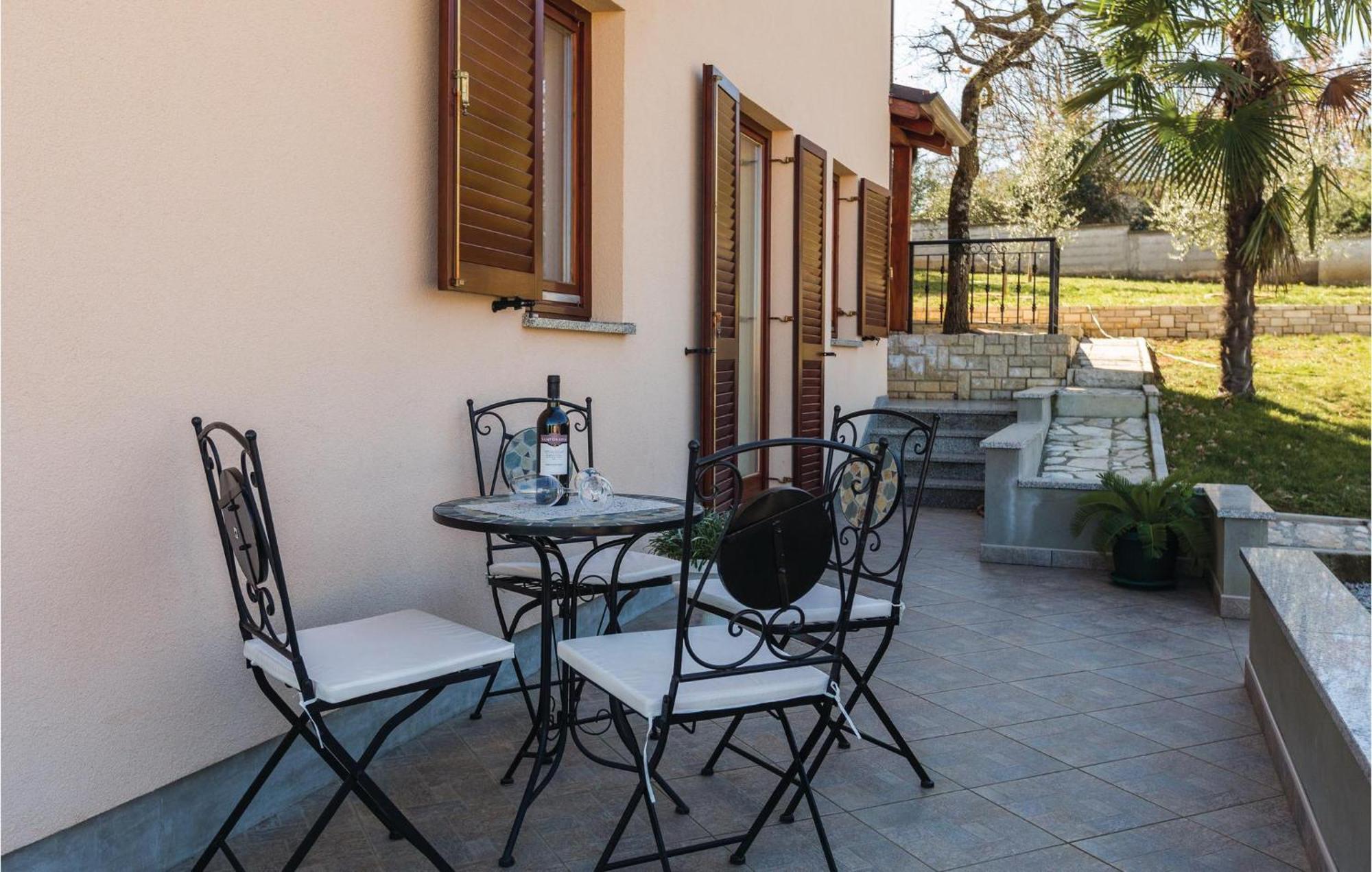 Amazing Apartment In Porec With Kitchen Eksteriør billede